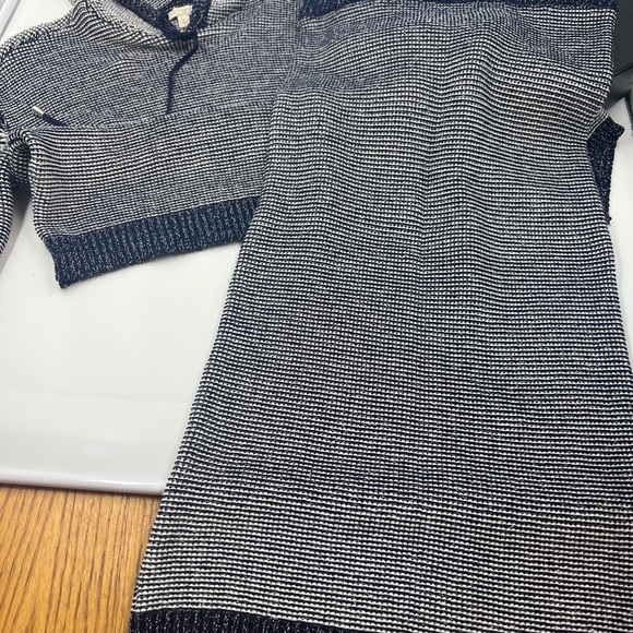 Eva Mendes two-piece sweater set - Picture 5 of 6